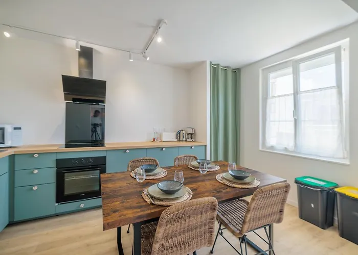 Appartement Avec Patio Au Centre De Royan, Proche Plage Et Marche, Parking * Royan