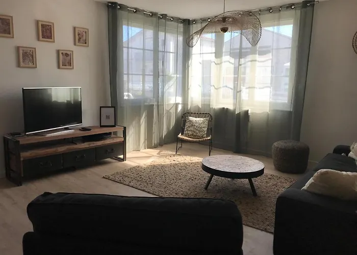 Appartement Avec Patio Au Centre De Royan, Proche Plage Et Marche, Parking * Royan