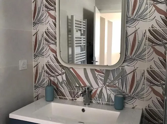 דירה Avec Patio Au Centre De Royan, Proche Et Marche, Parking *