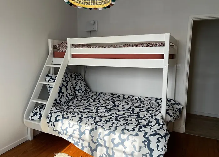 Avec Patio Au Centre De Royan, Proche Et Marche, Parking רויאן